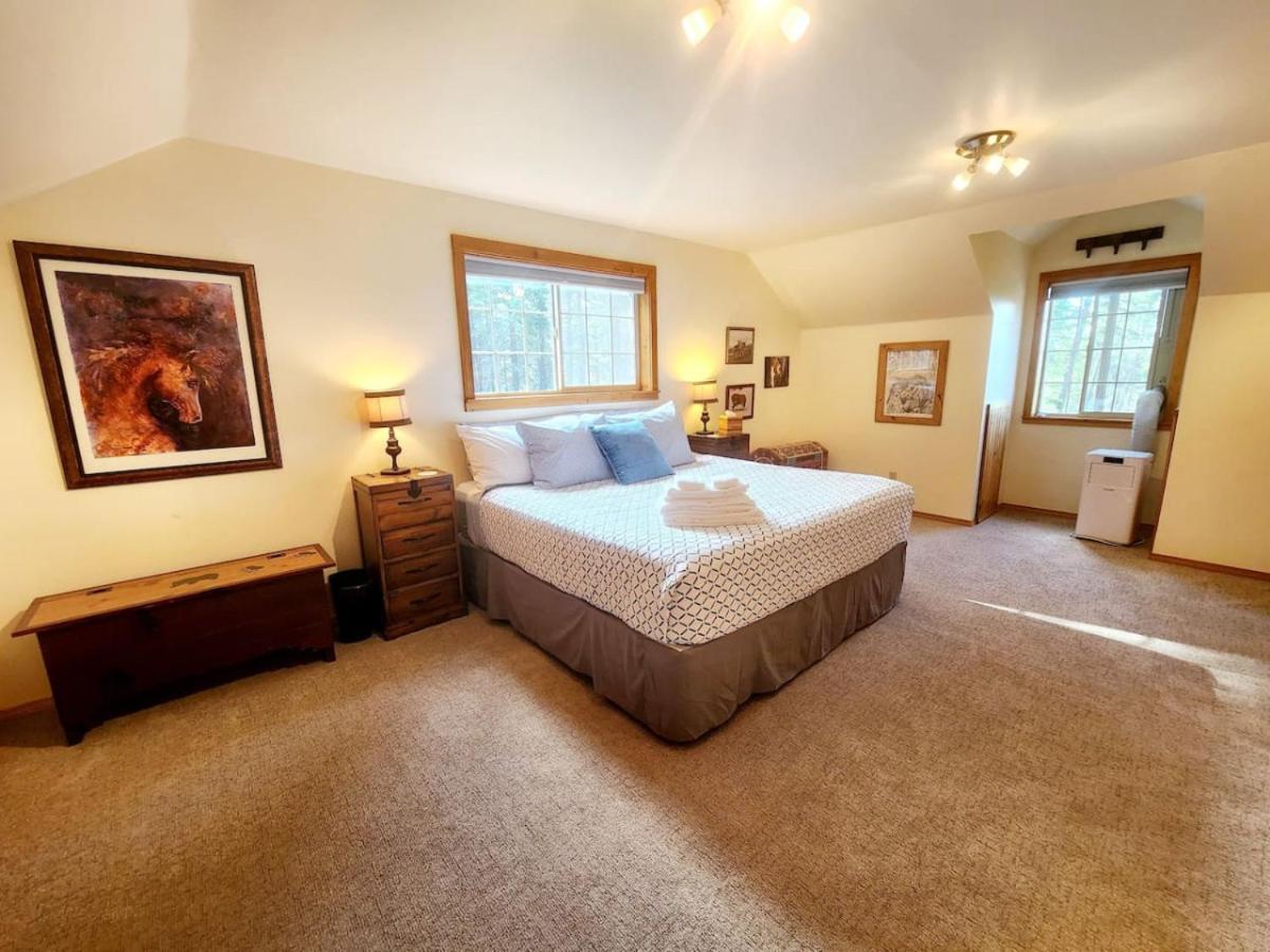 Blacktail Cabin Hideaway With Hot Tub Lakeside エクステリア 写真