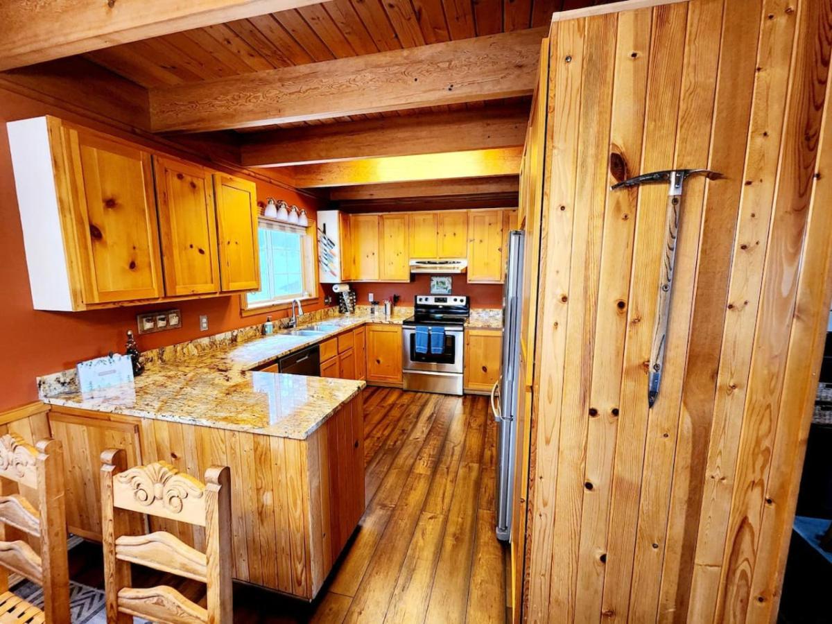 Blacktail Cabin Hideaway With Hot Tub Lakeside エクステリア 写真
