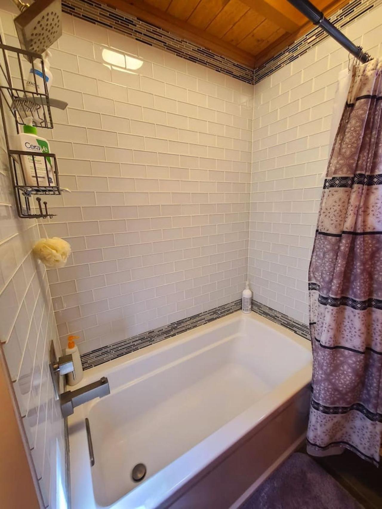 Blacktail Cabin Hideaway With Hot Tub Lakeside エクステリア 写真