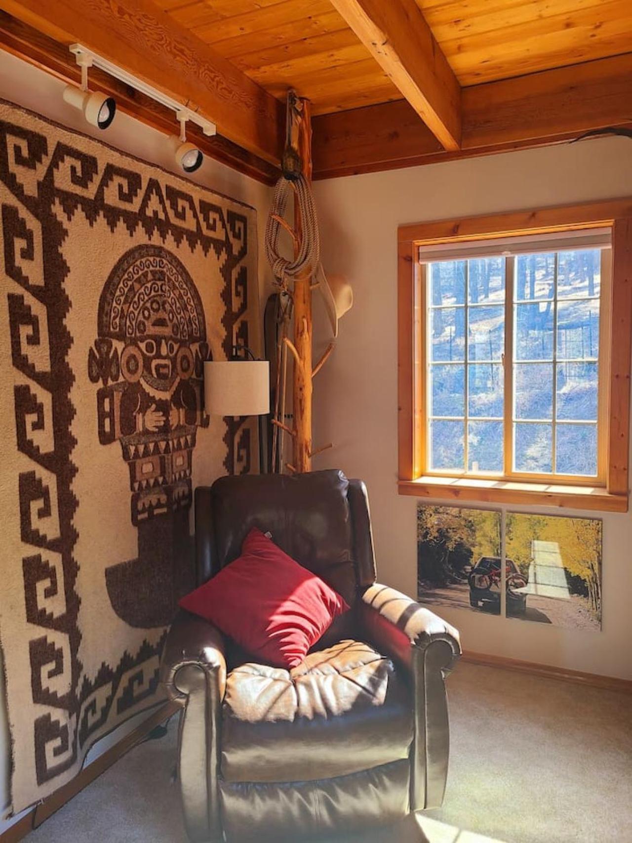 Blacktail Cabin Hideaway With Hot Tub Lakeside エクステリア 写真