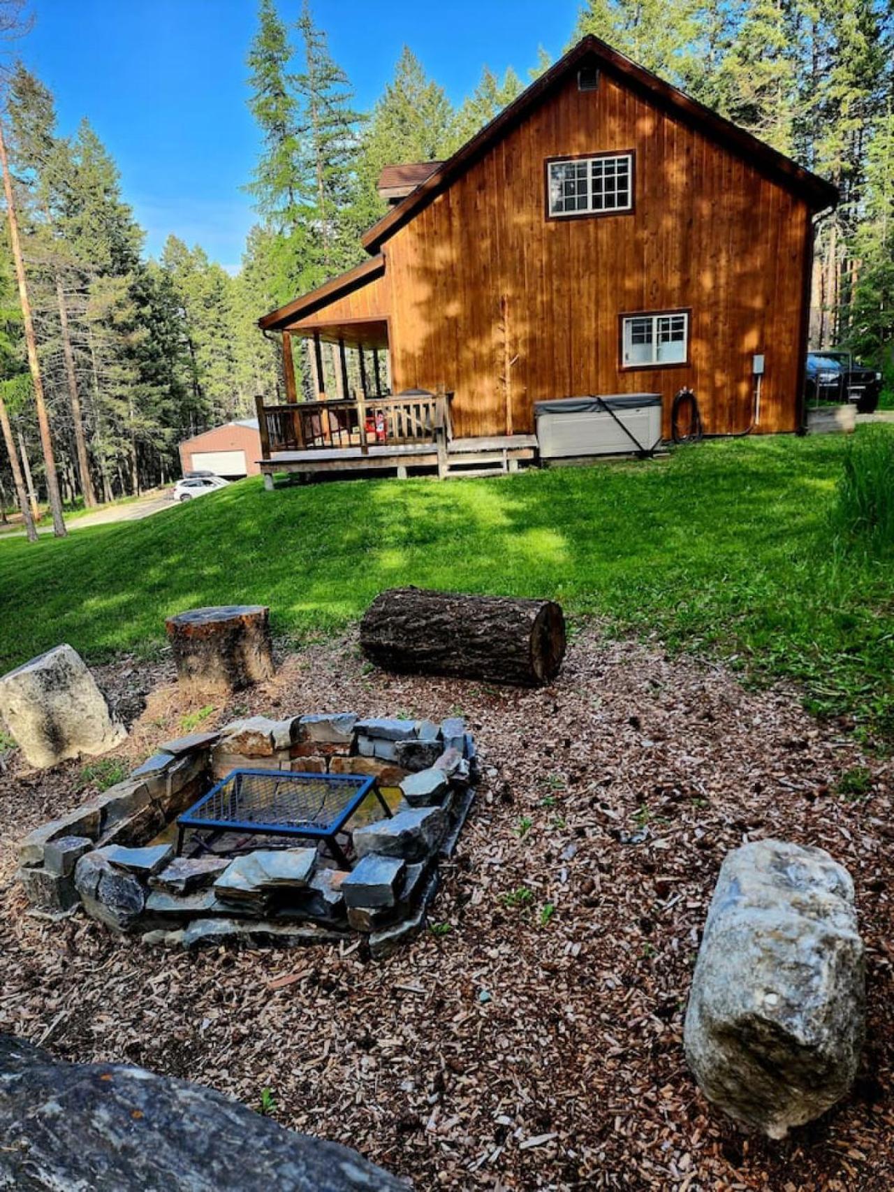 Blacktail Cabin Hideaway With Hot Tub Lakeside エクステリア 写真